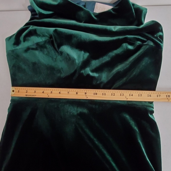 Revelry Cleo Velvet Maxi Dress Size 16 Green Cut Out Stretch Sleeveless Luxe - Picture 9 of 15